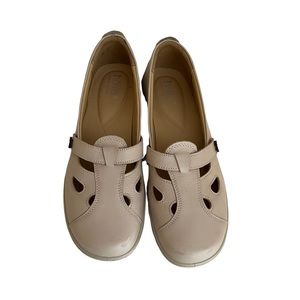 Hotter Cream Leather "Nirvana" Slip On Comfort Shoe with Top Cut Outs 11